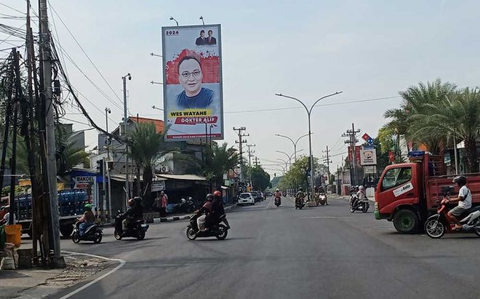 Mantapkan Langkah di Pilkada Gresik 2024, Alif Kenalkan Dirinya ke Masyarakat Lewat Billboard Mantapkan Langkah di Pilkada Gresik 2024, Alif Kenalkan Dirinya ke Masyarakat Lewat Billboard