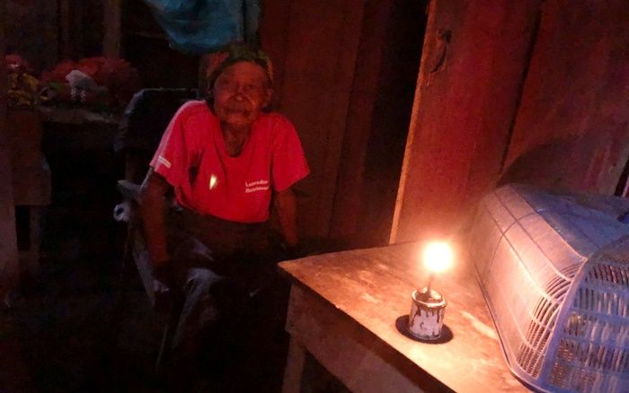 Lansia Warga Kediri Hidup Sebatang Kara dan Sakit-sakitan, Bertahun-tahun Diselimuti Kegelapan Lansia Warga Kediri Hidup Sebatang Kara dan Sakit-sakitan, Bertahun-tahun Diselimuti Kegelapan