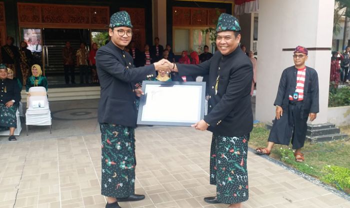 Kajari: Pemberian Penghargaan dari Pemkab Tidak akan Kendurkan Penegakan Hukum di Bangkalan Kajari: Pemberian Penghargaan dari Pemkab Tidak akan Kendurkan Penegakan Hukum di Bangkalan