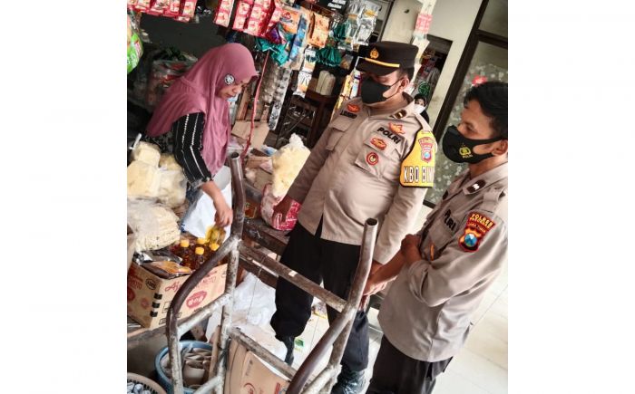 Pastikan Stok Minyak Goreng Aman, Satbinmas Polres Pasuruan Sidak Pasar Pastikan Stok Minyak Goreng Aman, Satbinmas Polres Pasuruan Sidak Pasar