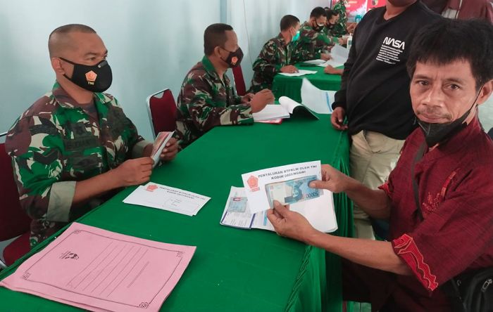 Jajaran Kodim 0805/Ngawi Salurkan BTPKLW untuk 4.300 Orang Jajaran Kodim 0805/Ngawi Salurkan BTPKLW untuk 4.300 Orang
