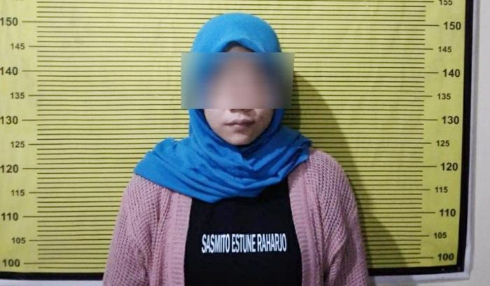 Diduga Gelapkan Uang Restoran di Mal Surabaya, Kasir Cantik Berkerudung Diamankan Polisi