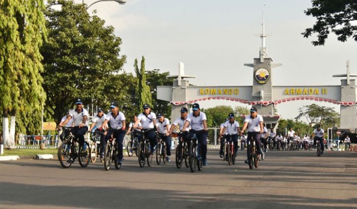 Pangarmada II Jalin Silaturrahmi Pimpinan Kotama TNI AL dengan Gelar Gowes Bersama