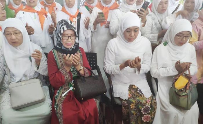 Ajak Salat Ghaib untuk Ibunda Presiden Jokowi, Gubernur Khofifah Bakal Terbang ke Solo