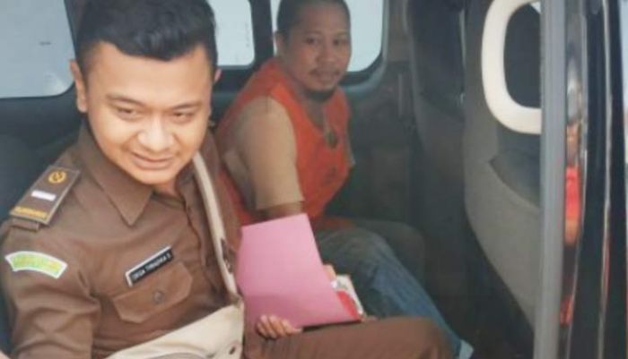 Berkas Pekara Tersangka Korupsi Bulog Jatim Rp 1,6 M Dilimpahkan ke Kejari Mojokerto Berkas Pekara Tersangka Korupsi Bulog Jatim Rp 1,6 M Dilimpahkan ke Kejari Mojokerto