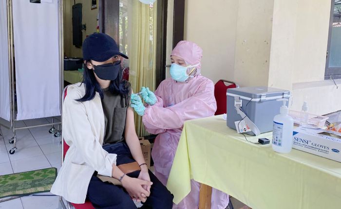 Kejar Target Herd Immunity, Poltekkes Kampus IV Kediri Ikut Andil Selenggarakan Vaksinasi Kejar Target Herd Immunity, Poltekkes Kampus IV Kediri Ikut Andil Selenggarakan Vaksinasi