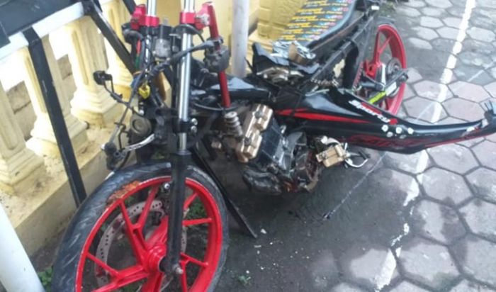 Ngebut Pakai Motor Protolan, Pemuda Tewas Tabrak Pohon Asem di Sukodono Sidoarjo Ngebut Pakai Motor Protolan, Pemuda Tewas Tabrak Pohon Asem di Sukodono Sidoarjo