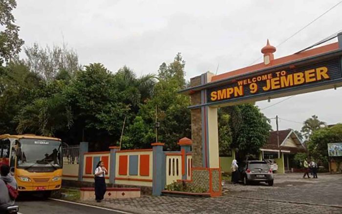 Bus Sekolah Gratis di Jember Beroperasi Mulai Hari ini Bus Sekolah Gratis di Jember Beroperasi Mulai Hari ini