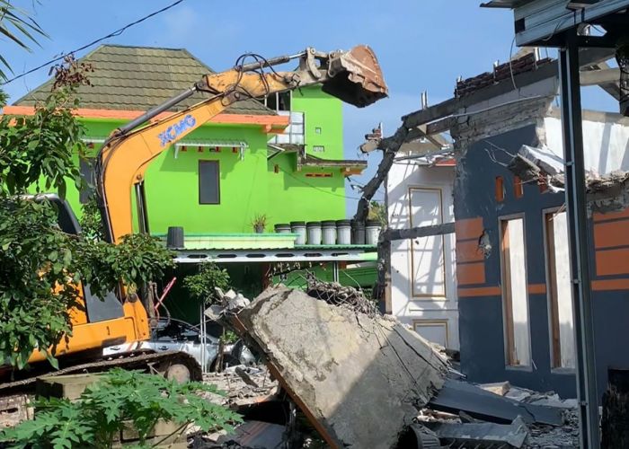 Cinta Kandas, Rumah di Ngawi Amblas Usai Pasangan 9 Tahun Pacaran Gagal Nikah