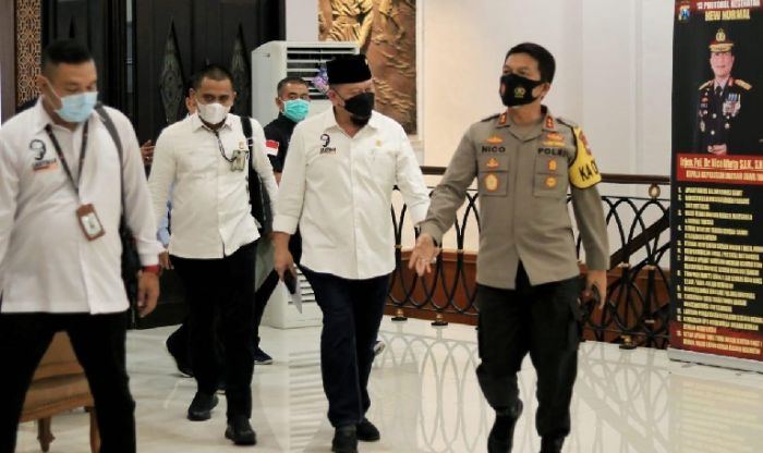 6.000 Bhabinkamtibmas Dikerahkan Tegakkan Prokes di Jatim, Ketua DPD RI Beri Apresiasi 6.000 Bhabinkamtibmas Dikerahkan Tegakkan Prokes di Jatim, Ketua DPD RI Beri Apresiasi