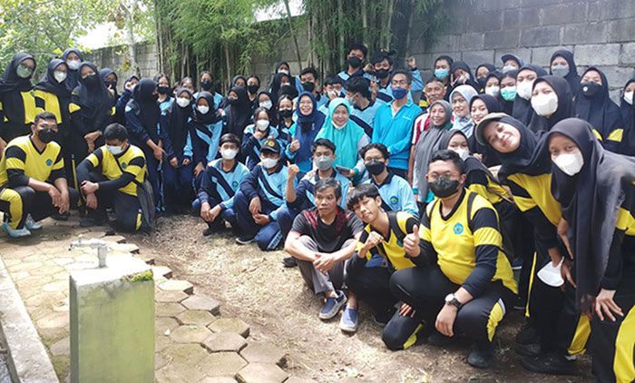 Jelang PTM 100 Persen, Siswa-siswi SMAN 2 Kota Batu Kerja Bakti Bersih-Bersih Sekolah Jelang PTM 100 Persen, Siswa-siswi SMAN 2 Kota Batu Kerja Bakti Bersih-Bersih Sekolah