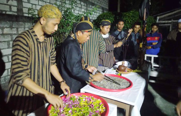 Peringati 1 Suro, Paguyuban Murti Tomo Lamongan Gelar Jamasan Pusaka Peringati 1 Suro, Paguyuban Murti Tomo Lamongan Gelar Jamasan Pusaka