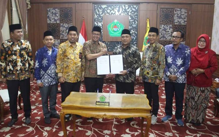 Bersama KPU, Pemkab Pamekasan Teken NPHD Rp50 Miliar Bersama KPU, Pemkab Pamekasan Teken NPHD Rp50 Miliar