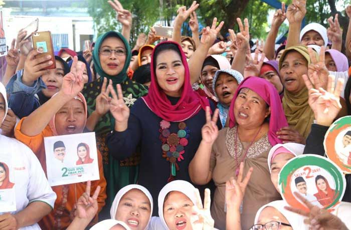 Puti Sapa Ribuan Buruh PT. Sekar Laut Sidoarjo Puti Sapa Ribuan Buruh PT. Sekar Laut Sidoarjo