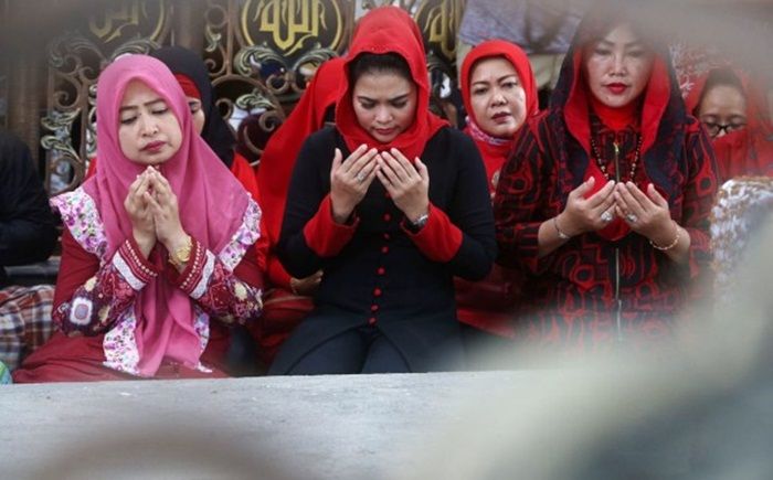 Sambung Sejarah, Cucu Bung Karno Kunjungi Makam Mbah Kholil Bangkalan Sambung Sejarah, Cucu Bung Karno Kunjungi Makam Mbah Kholil Bangkalan