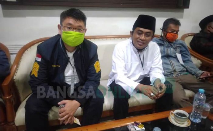 Dikawal Pendukungnya, Yasin-Gunawan Serahkan Berkas Perbaikan ke KPU Surabaya Dikawal Pendukungnya, Yasin-Gunawan Serahkan Berkas Perbaikan ke KPU Surabaya