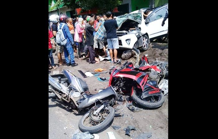 Diduga Mengantuk, Sopir Bule Asal Aussie Hajar Tiga Kendaraan Sekaligus di Pasuruan