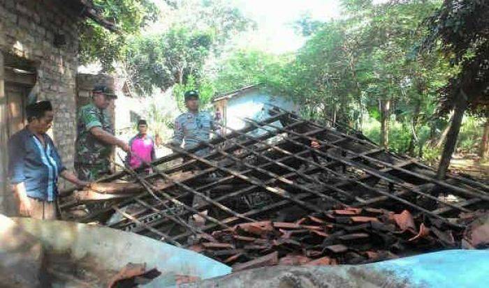 Disapu Angin Kencang, Rumah Warga Sanah Laok Rata dengan Tanah Disapu Angin Kencang, Rumah Warga Sanah Laok Rata dengan Tanah