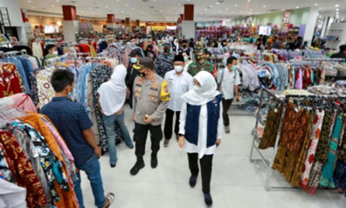 Cek Protokol Kesehatan, Forkopimda Banyuwangi Blusukan ke Pusat Perbelanjaan Cek Protokol Kesehatan, Forkopimda Banyuwangi Blusukan ke Pusat Perbelanjaan