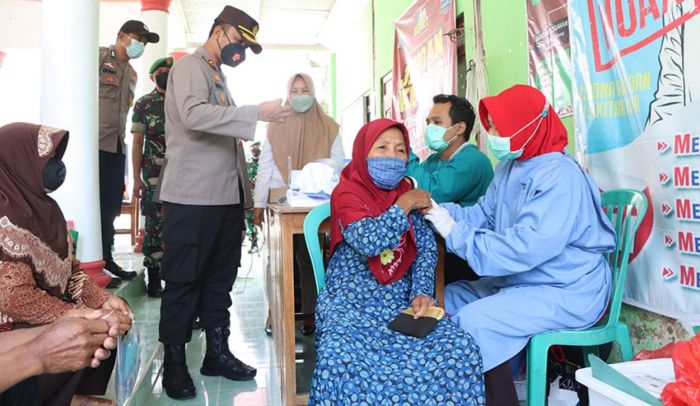 Kapolres Ngawi Tinjau Gerai Vaksinasi Merdeka Anak di Kantor Desa Pitu Kapolres Ngawi Tinjau Gerai Vaksinasi Merdeka Anak di Kantor Desa Pitu