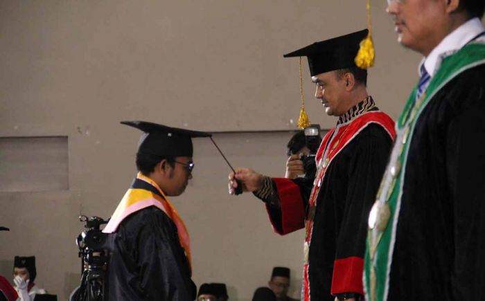 Perjuangan Rohmadi, Kisah Anak Buruh Tani Peraih Gelar Magister di Unipdu Jombang Perjuangan Rohmadi, Kisah Anak Buruh Tani Peraih Gelar Magister di Unipdu Jombang