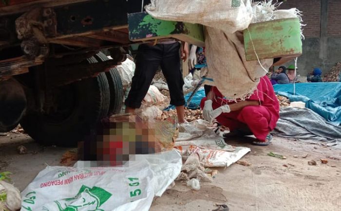 Diduga Sakit, Seorang Nenek di Tuban Ditemukan Meninggal di Tempat Kerja Diduga Sakit, Seorang Nenek di Tuban Ditemukan Meninggal di Tempat Kerja