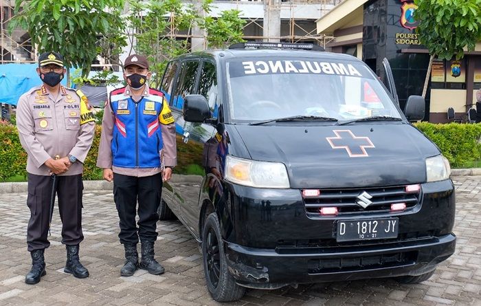 ​Sumbangkan Mobil Pribadi Jadi Ambulans, Bhabinkamtibmas di Sidoarjo Diapresiasi Kapolres