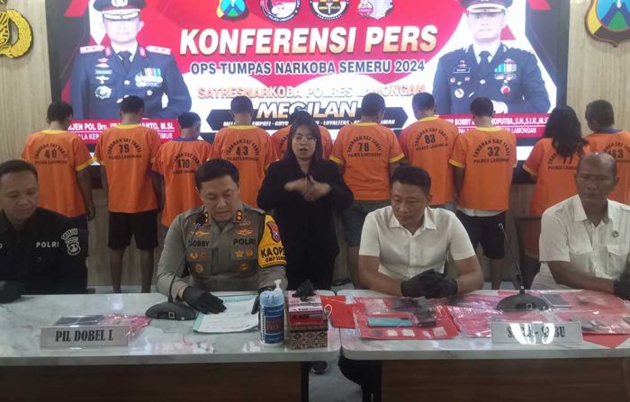 Polres Lamongan Amankan 11 Tersangka Pengedar Narkoba, 2 di antaranya Pasutri asal Surabaya Polres Lamongan Amankan 11 Tersangka Pengedar Narkoba, 2 di antaranya Pasutri asal Surabaya