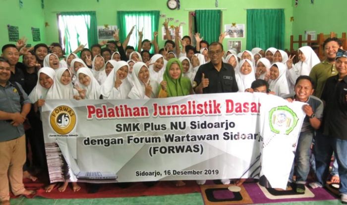 Tangkal Hoax, Forwas Bekali Siswa SMK Plus NU Sidoarjo dengan Ilmu Jurnalistik Dasar