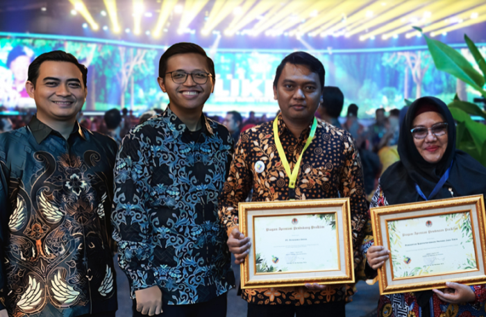Petrokimia Raih Penghargaan dari Kementerian LHK atas Kontribusi Dukung Proklim Petrokimia Raih Penghargaan dari Kementerian LHK atas Kontribusi Dukung Proklim