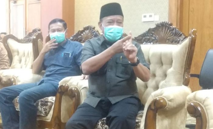Putus Penyebaran Covid-19, Bupati Fadeli Instruksikan Kades Siapkan Ruang Isolasi Putus Penyebaran Covid-19, Bupati Fadeli Instruksikan Kades Siapkan Ruang Isolasi