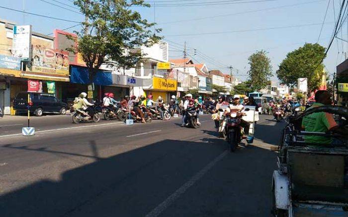 Banyak Pengendara Nekat Terobos Separator Jalan, ini Kata Kasatlantas Polres Jombang Banyak Pengendara Nekat Terobos Separator Jalan, ini Kata Kasatlantas Polres Jombang