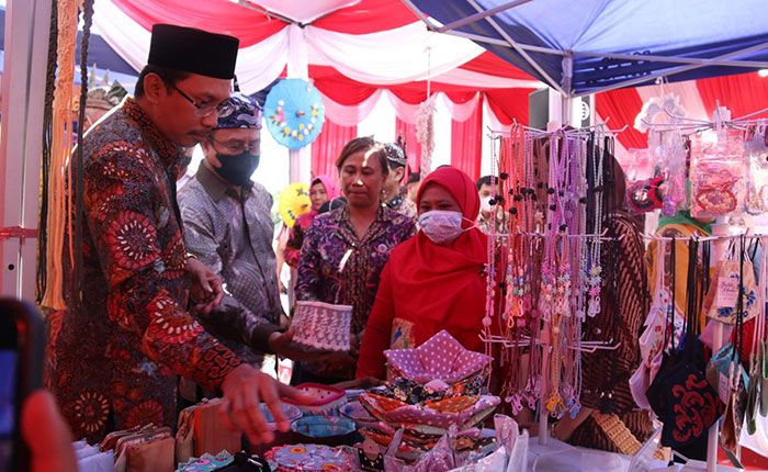 Pameran UMKM Meriahkan Peringatan Hantaru 2022 di Sidoarjo Pameran UMKM Meriahkan Peringatan Hantaru 2022 di Sidoarjo