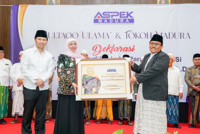 Deklarasikan Dukungan, Santri dan Kiai ‘Aspek’ Madura Pastikan Khofifah-Emil Tak Tertandingi Deklarasikan Dukungan, Santri dan Kiai ‘Aspek’ Madura Pastikan Khofifah-Emil Tak Tertandingi