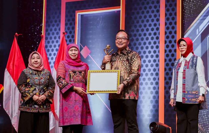 Pemkab Gresik Raih Penghargaan Terbaik 1 di Ajang Investment Award 2024 Pemkab Gresik Raih Penghargaan Terbaik 1 di Ajang Investment Award 2024