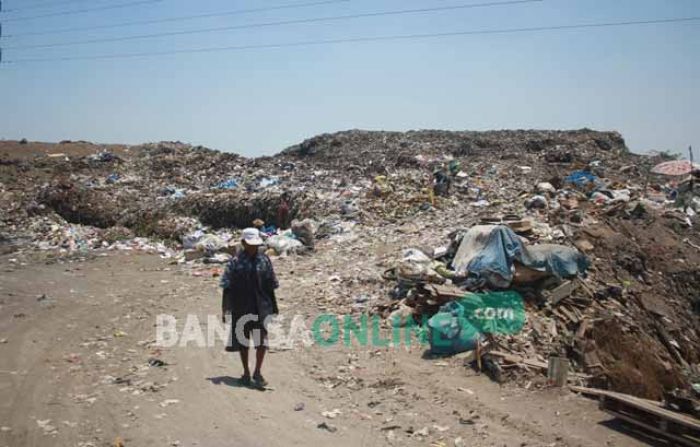 Bau Menyengat Saat Musim Hujan, Dewan Pasuruan Desak BLH Serius Kelola TPA Kenep