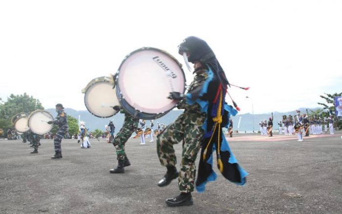 Satgas Pelayaran Bima Suci 2020 Gelar Demo Drumband dan Bantu APD Lantamal II