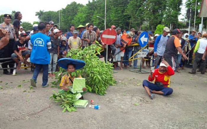 Tidak Disinggahi Bus Peziarah, Tukang Becak dan PKL Terminal Kebonsari Mengamuk