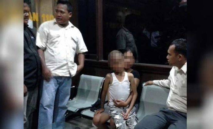 Bocah Kelas III SD Disiksa Ayah Kandung dan Ibu Tiri, Kerap Dipukul Pakai Besi dan Dibanting Bocah Kelas III SD Disiksa Ayah Kandung dan Ibu Tiri, Kerap Dipukul Pakai Besi dan Dibanting