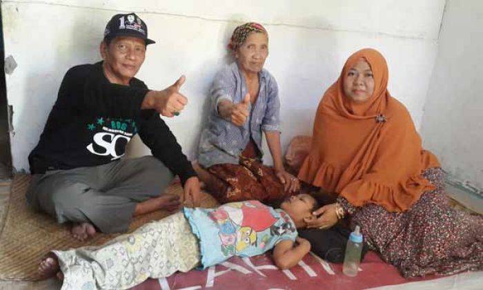 RGS-SQ Peduli Nenek Sebatang Kara Perawat Cucu Lumpuh RGS-SQ Peduli Nenek Sebatang Kara Perawat Cucu Lumpuh
