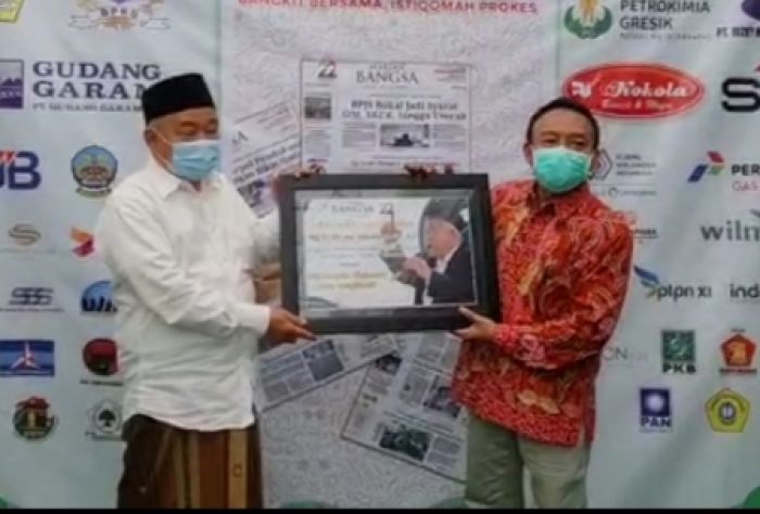 Kiai Asep Dapat Penghargaan sebagai Pemimpin Visioner dan Inspiratif Kiai Asep Dapat Penghargaan sebagai Pemimpin Visioner dan Inspiratif