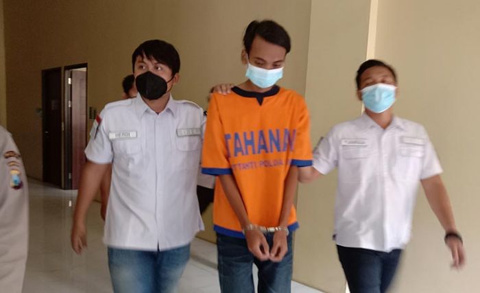 Tawarkan Prostitusi Perempuan di Bawah Umur, Mahasiswa Asal Sidoarjo Dibekuk Polda Jatim Tawarkan Prostitusi Perempuan di Bawah Umur, Mahasiswa Asal Sidoarjo Dibekuk Polda Jatim