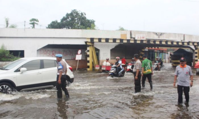 Ribuan Rumah Warga Gempol Tergenang Air Usai Diguyur Hujan Deras 5 Jam Ribuan Rumah Warga Gempol Tergenang Air Usai Diguyur Hujan Deras 5 Jam