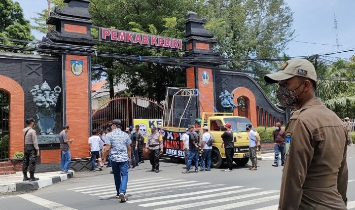 Ikatan Pemuda Kediri Tuntut Tanah SLG Dikembalikan Pemkab Ikatan Pemuda Kediri Tuntut Tanah SLG Dikembalikan Pemkab