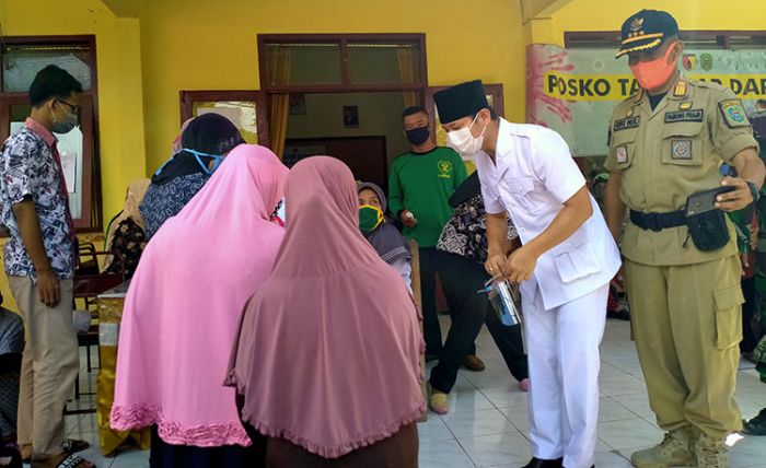 Pulihkan Perekonomian, Pemkab Trenggalek Berikan Bantuan Modal Rp 400 Ribu Bagi Pelaku Usaha Mikro Pulihkan Perekonomian, Pemkab Trenggalek Berikan Bantuan Modal Rp 400 Ribu Bagi Pelaku Usaha Mikro