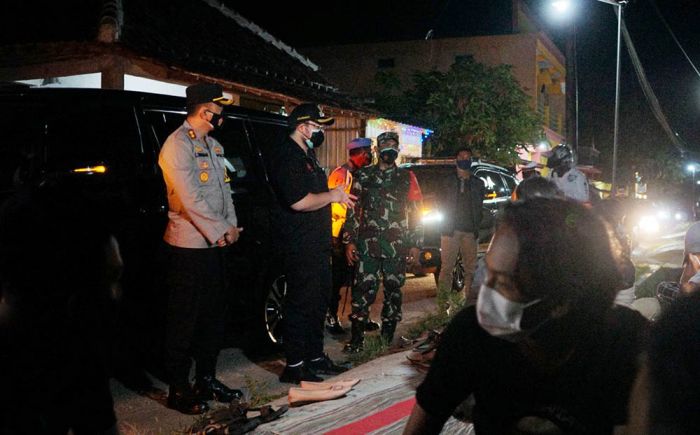 Sidak, Bupati Kediri Temukan Masih Banyak Kafe dan Warung yang Melanggar PPKM Darurat Sidak, Bupati Kediri Temukan Masih Banyak Kafe dan Warung yang Melanggar PPKM Darurat