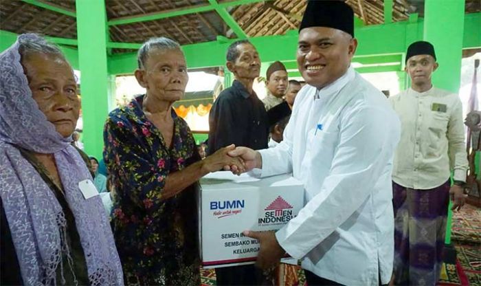 Peduli Kaum Duafa, Semen Indonesia Bagikan Ribuan Paket Sembako Murah Peduli Kaum Duafa, Semen Indonesia Bagikan Ribuan Paket Sembako Murah