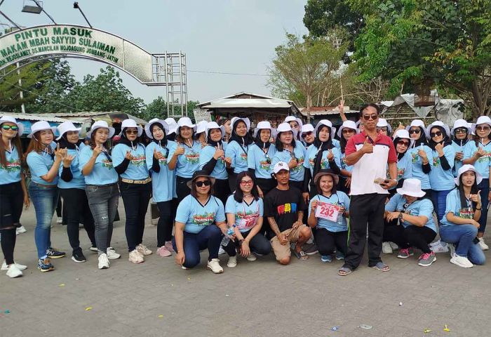 Peringat HUT ke-79 RI, Paguyuban Pedagang Pasar Mojoagung Ikuti Gerak Jalan Sayur Balap Peringat HUT ke-79 RI, Paguyuban Pedagang Pasar Mojoagung Ikuti Gerak Jalan Sayur Balap