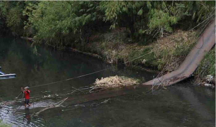 Ambruknya Jembatan Gantung di Probolinggo, Kepala PUPR: Overload, Jembatan Digoyang-goyangkan Ambruknya Jembatan Gantung di Probolinggo, Kepala PUPR: Overload, Jembatan Digoyang-goyangkan
