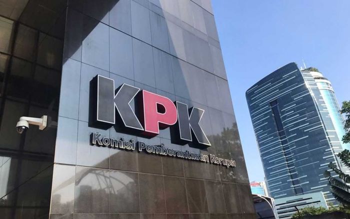 KPK Geledah Rumah Dinas Abdul Halim Iskandar KPK Geledah Rumah Dinas Abdul Halim Iskandar